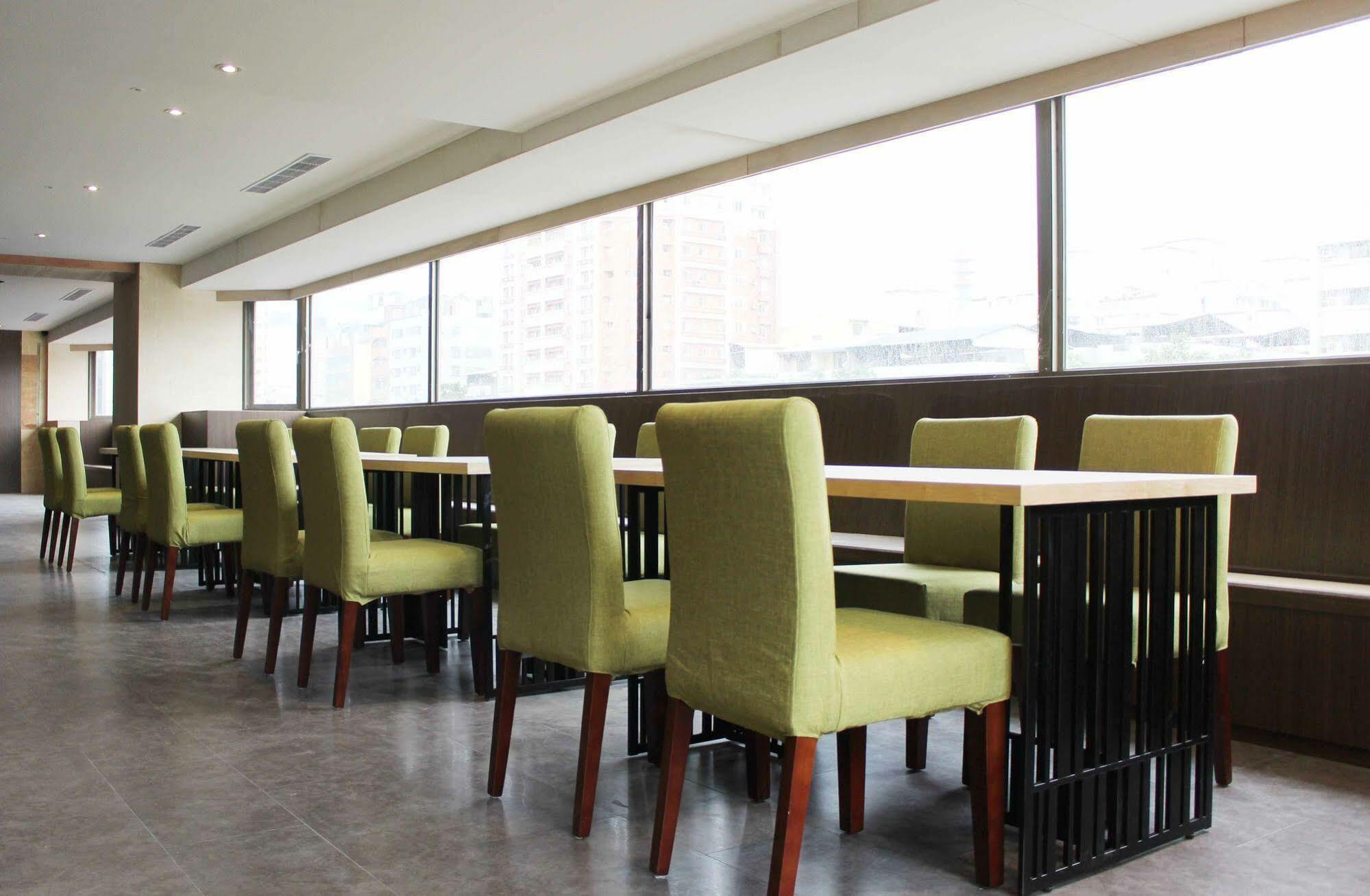 Aeris International Hotel Taichung Exterior photo