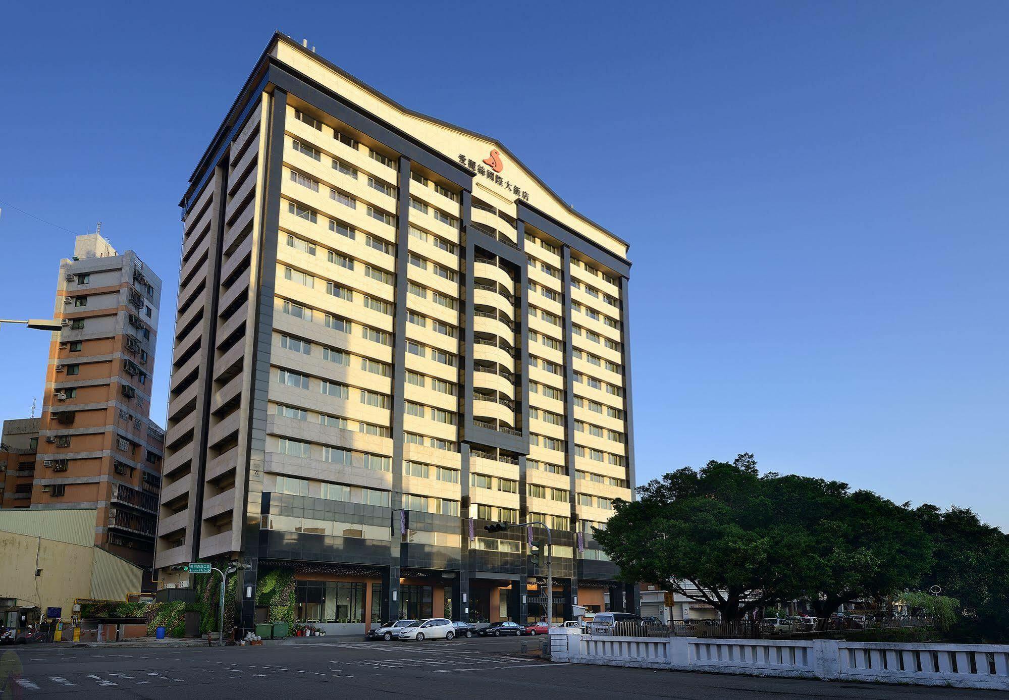 Aeris International Hotel Taichung Exterior photo